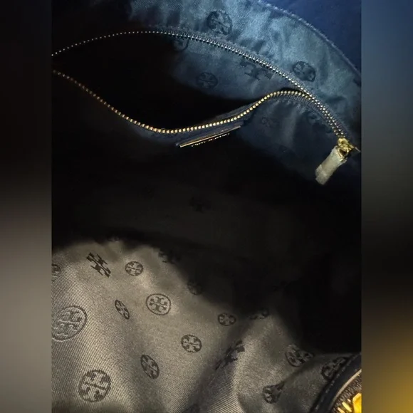 Tory Burch - Marion Leather Quilted Chain Tote - Navy Blue - EUC Dual Straps - Picture 11 of 13